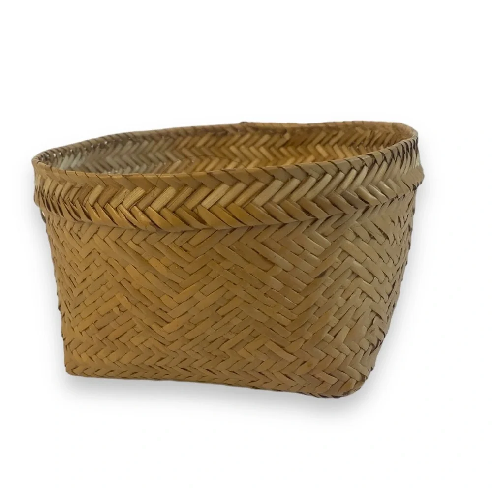 Vintage, Small Hand Woven Basket‎ Boho Decor, Bohemian,Mid Century Modern 0181S